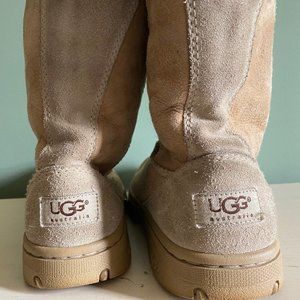 Light Tan Short UGGS